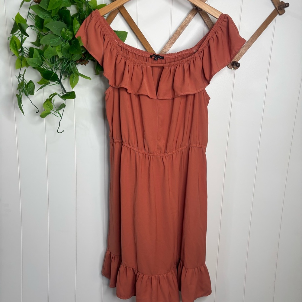 Stacatto Waist Defined off shoulder option Dress in burnt Orange size Large